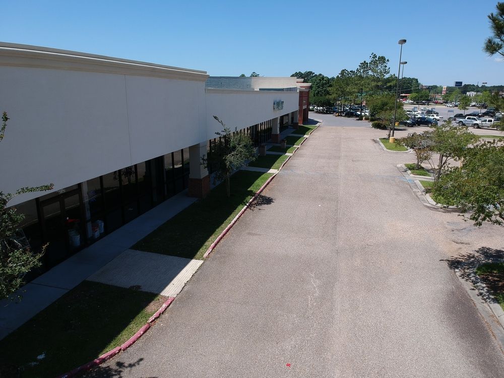 Albertson's Anchored Center: 15168 Airline Highway, Baton Rouge, LA 70817